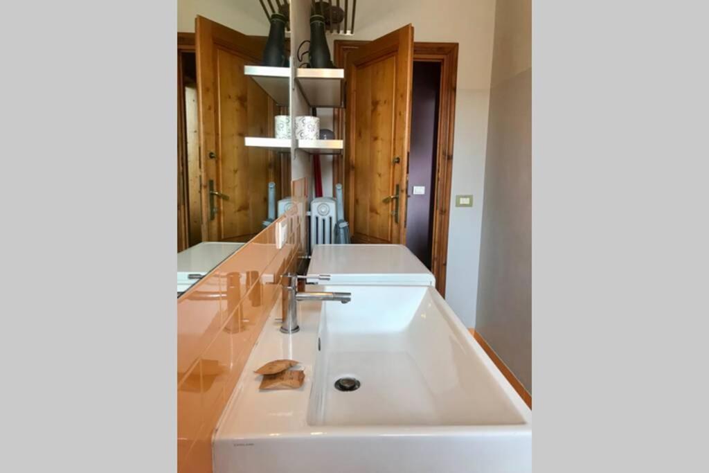 Sunny Floor In San Frediano Apartment Florenz